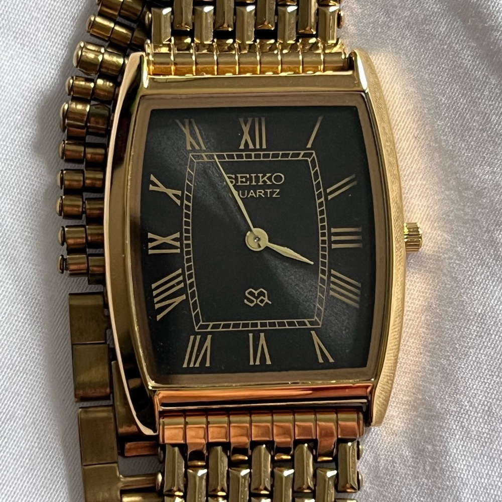 **SOLD** Seiko Gold and Black Quartz Watch